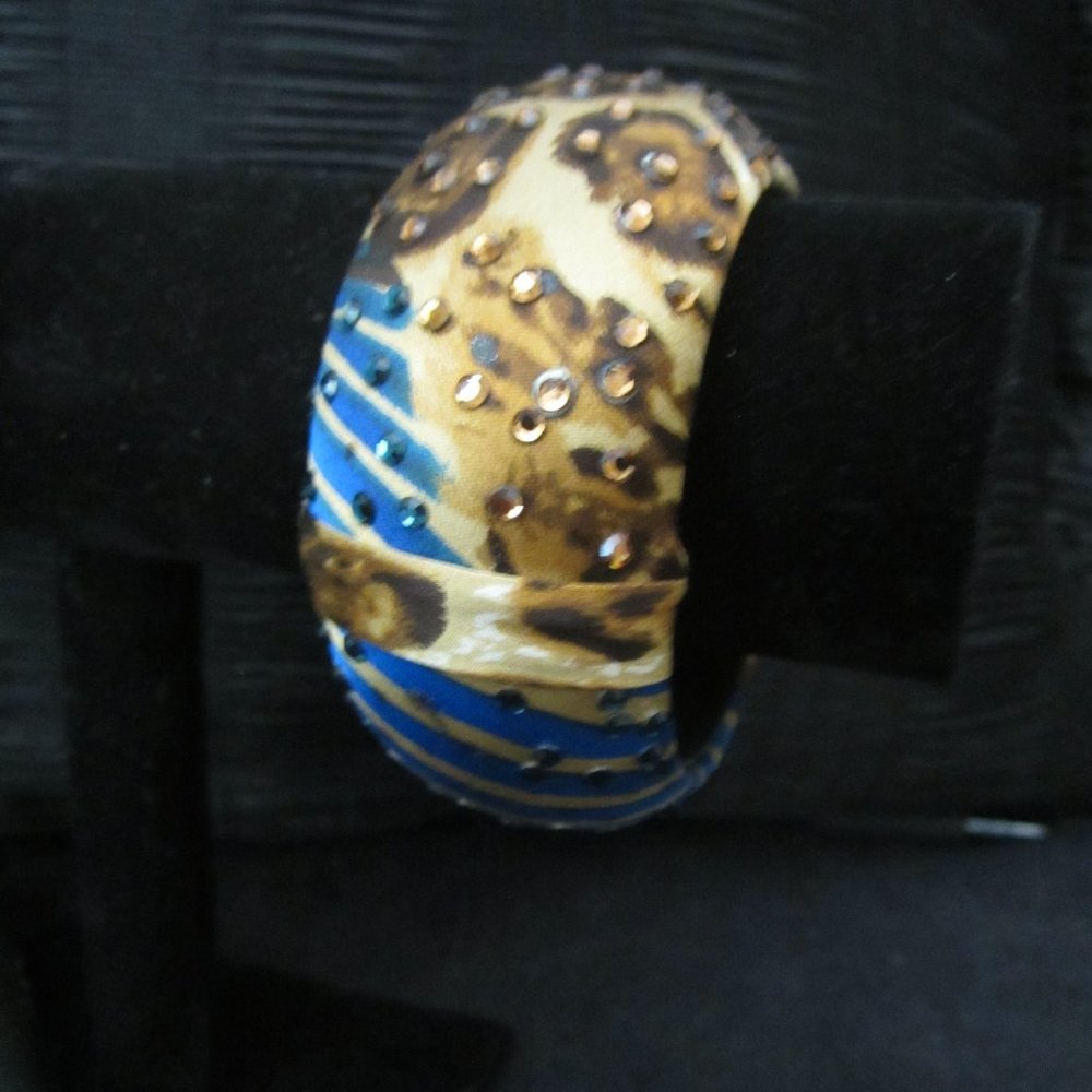 Satin Covered Fixed Bangal Leopard Print By Cache - image 3